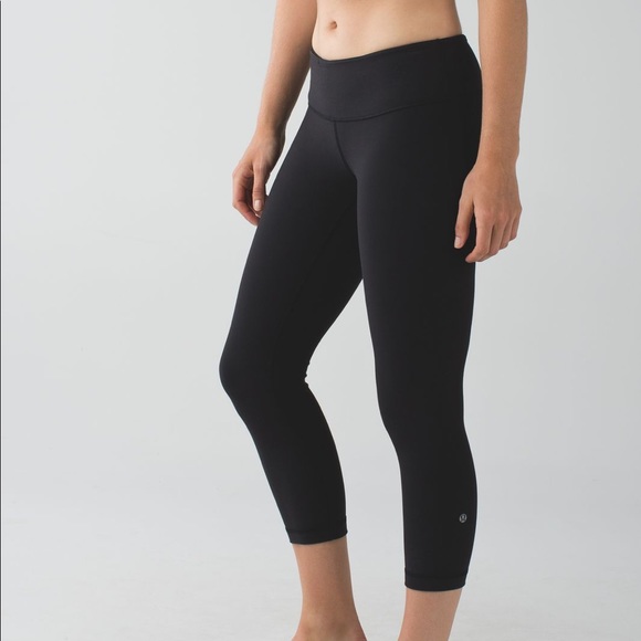 Lululemon Wunder Under Crop II - Picture 1 of 2